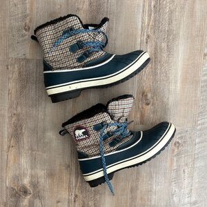 Sorel Tivoli Tarte Winter Boots Womens Size 9.5 Blue Plaid Waterproof
